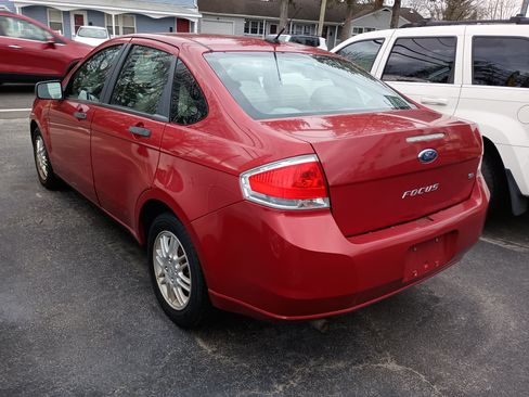 Used 2010 Ford Focus SE image 6
