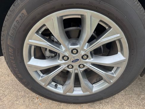 Used 2022 Ford Explorer Limited image 15
