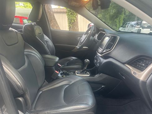 Used 2018 Jeep Cherokee FWD Limited image 26