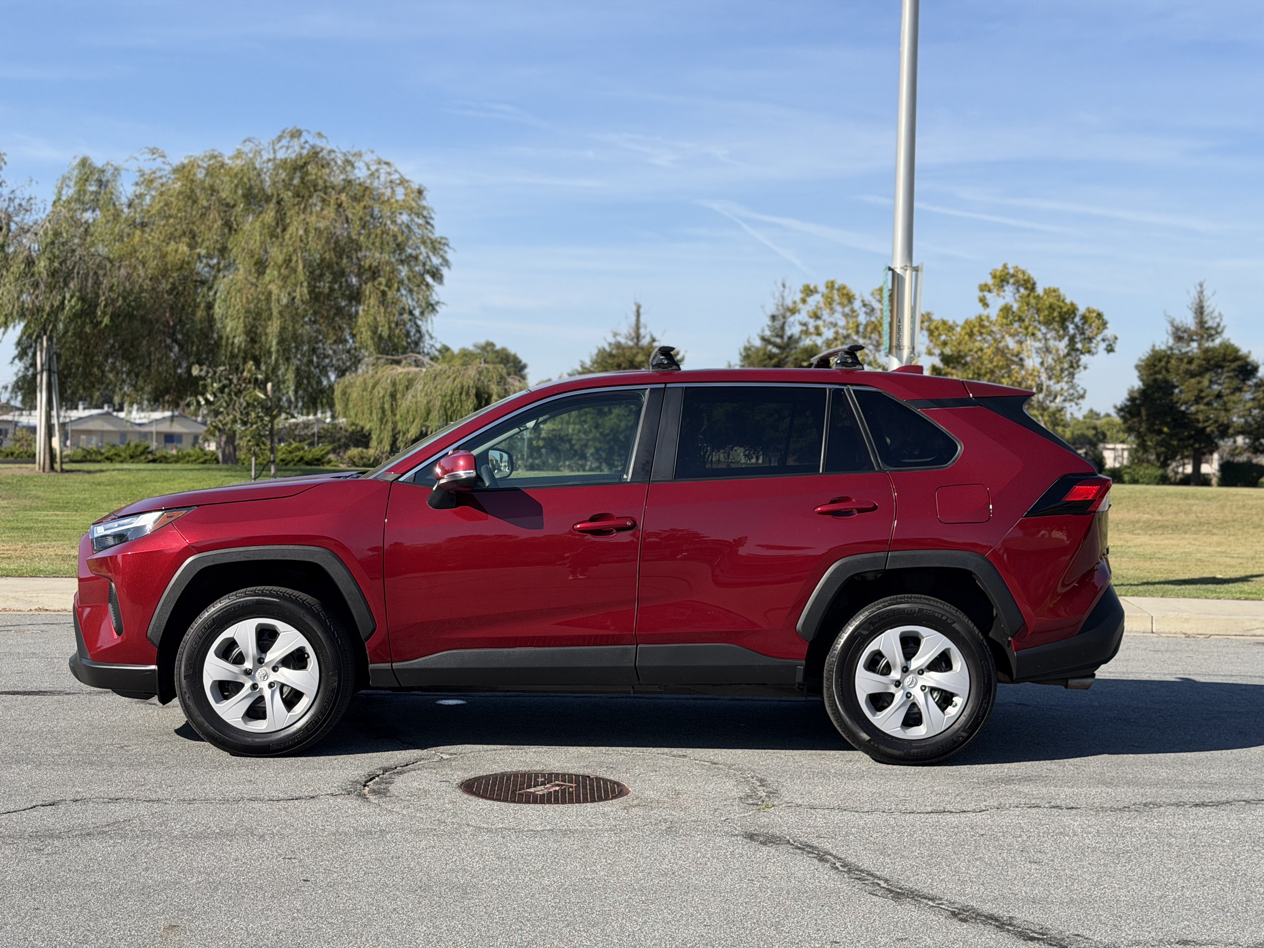 Used 2023 Toyota RAV4 AWD LE image 2