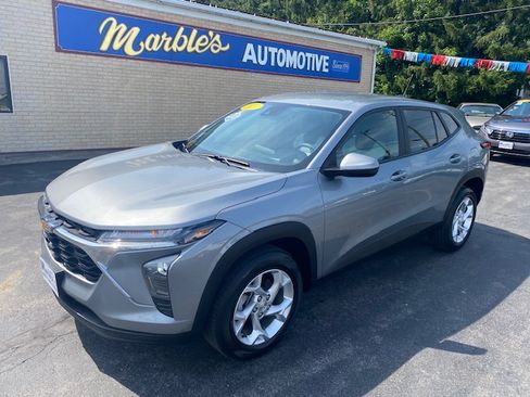 Used 2024 Chevrolet Trax LS FWD image 1