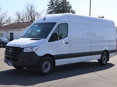 Used 2022 Mercedes-Benz Sprinter 2500 image 4