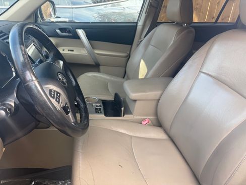 Used 2013 Toyota Highlander SE image 9