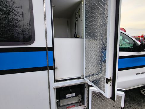 Used 2016 Chevrolet Silverado 3500 LT image 13