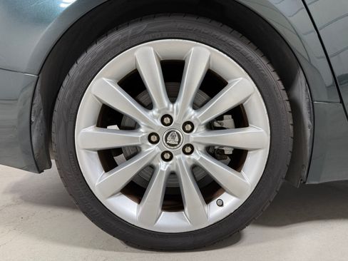 Used 2010 Jaguar XF Premium RWD image 15