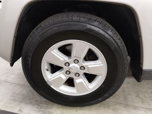 Used 2009 Jeep Liberty Sport image 16