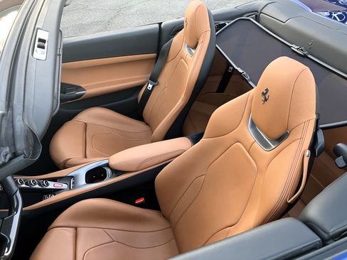 Used 2019 Ferrari Portofino UNAVAIL RWD image 13