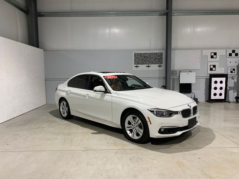 Used 2017 BMW 330i xDrive w/ Driver Assist image 6