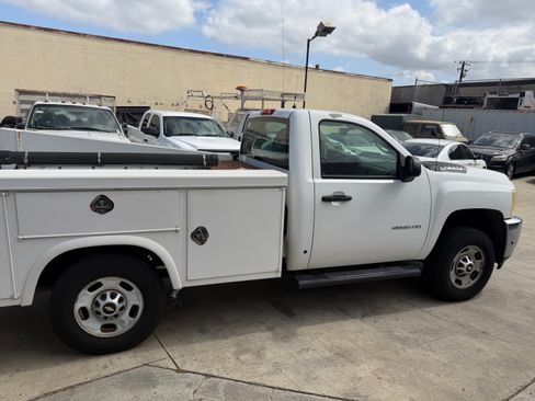 Used 2011 Chevrolet Silverado 2500 2WD Regular Cab image 8