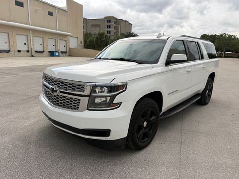 Used 2015 Chevrolet Suburban LS RWD image 21