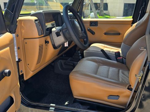 Used 1998 Jeep Wrangler 4WD SE image 18