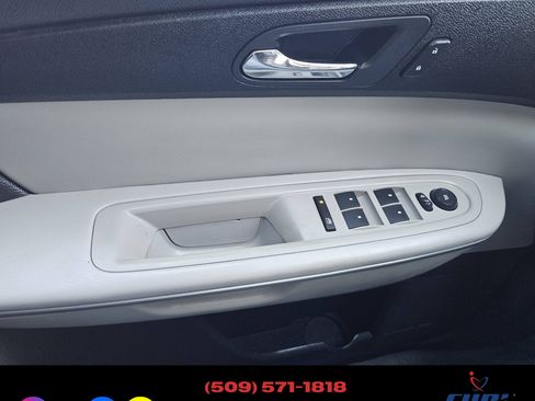 Used 2012 GMC Acadia SLT image 17