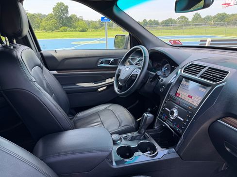 Used 2019 Ford Explorer Limited image 23
