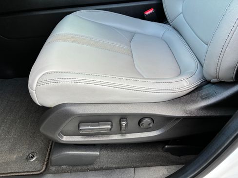 Used 2025 Honda Pilot EX-L image 11