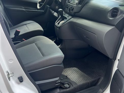 Used 2019 Nissan NV200 S image 8