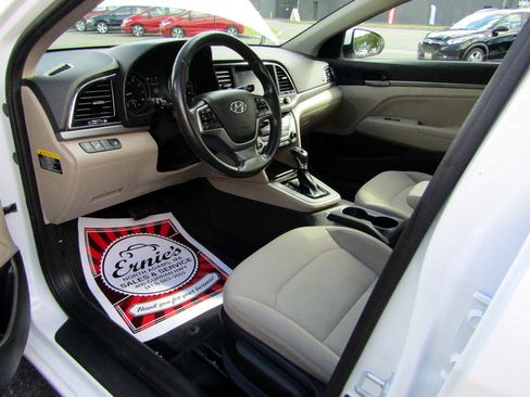 Used 2018 Hyundai Elantra Sedan FWD image 17
