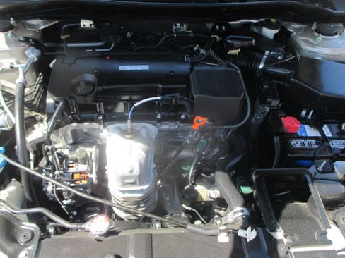 Used 2016 Honda Accord LX Sedan image 16