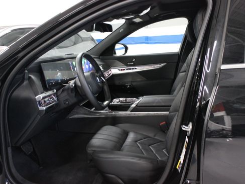 Used 2024 BMW i7 xDrive60 AWD/4WD image 16