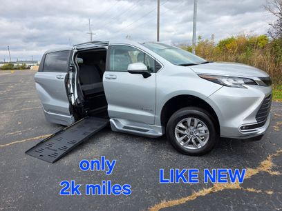 Used 2022 Toyota Sienna XLE