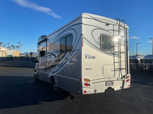 Used 2015 Mercedes-Benz Sprinter 4500 image 3