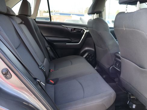 Used 2021 Toyota RAV4 LE image 15