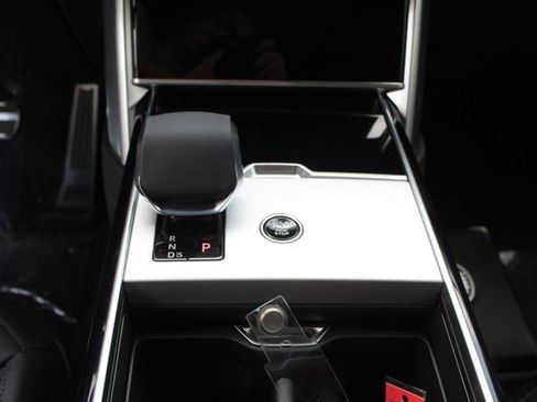 New 2025 Land Rover Range Rover SE image 13