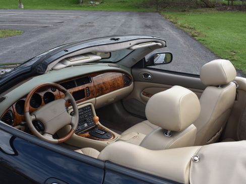 Used 2003 Jaguar XK8 RWD image 31