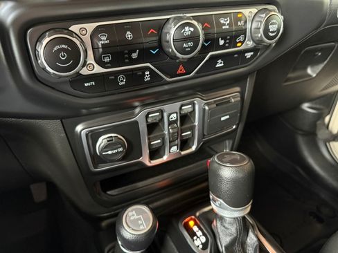 Used 2022 Jeep Wrangler 4WD Unlimited Sport image 13