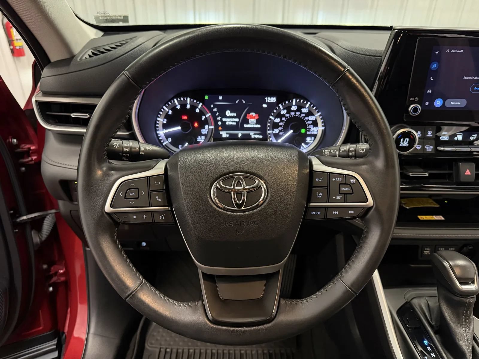 Used 2023 Toyota Highlander XLE FWD image 21