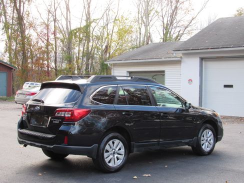 Used 2017 Subaru Outback 2.5i Premium image 10