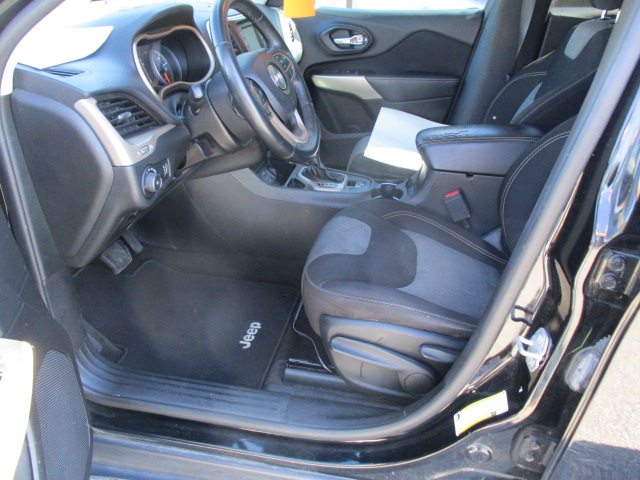 Used 2018 Jeep Cherokee FWD Latitude image 14