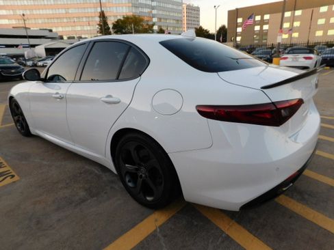 Used 2018 Alfa Romeo Giulia image 6