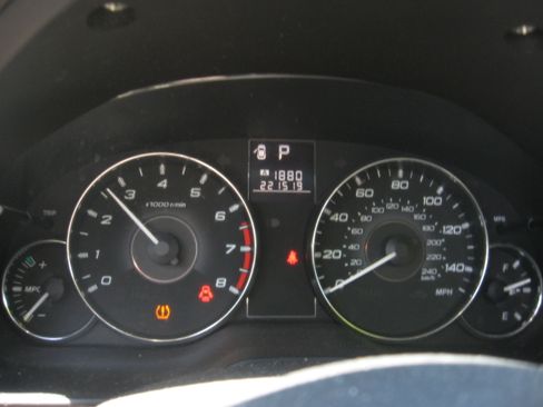 Used 2011 Subaru Outback 2.5i Limited AWD/4WD image 10