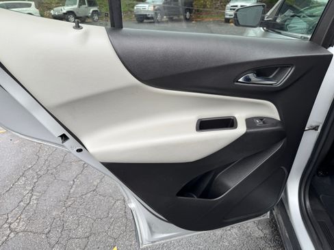 Used 2019 Chevrolet Equinox LT image 11