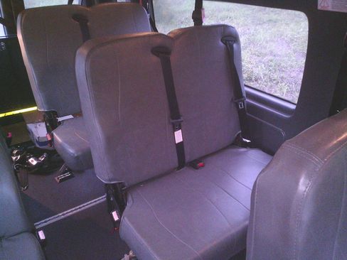 Used 2009 Ford E-250 and Econoline 250 Club Wagon image 12