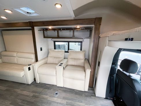 Used 2020 Mercedes-Benz Sprinter 4500 image 7