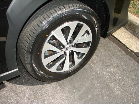 Used 2024 Subaru Outback Premium AWD/4WD image 10