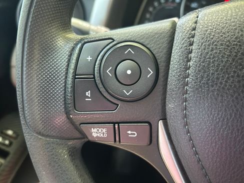 Used 2015 Toyota RAV4 AWD LE image 9