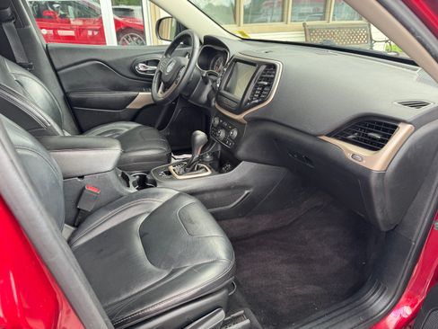 Used 2017 Jeep Cherokee 4WD Limited image 12
