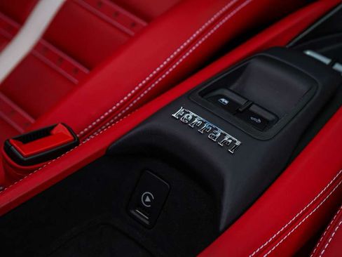 Used 2022 Ferrari F8 Spider Spider image 22