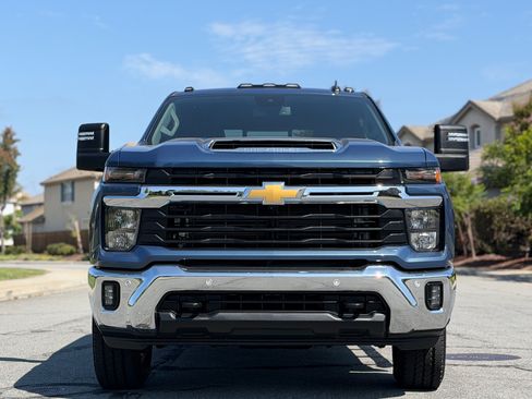 Used 2025 Chevrolet Silverado 2500 4x4 Crew Cab LT image 4