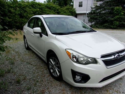 Used 2014 Subaru Impreza 2.0i Premium Sedan AWD/4WD image 3