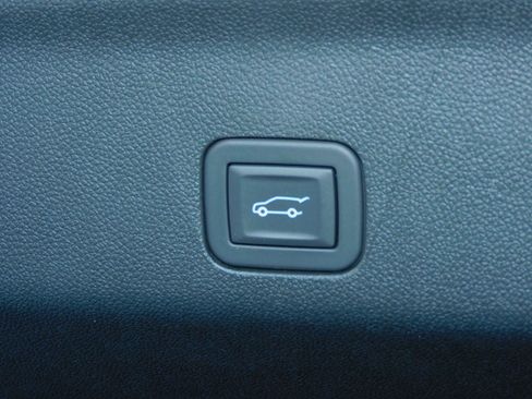 Used 2025 Chevrolet Tahoe Z71 image 27