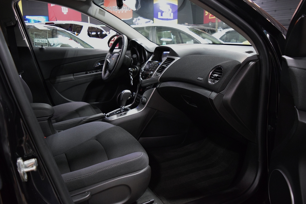 Used 2015 Chevrolet Cruze LT FWD image 21