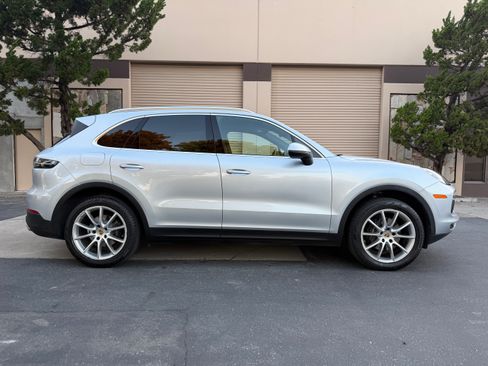 Used 2019 Porsche Cayenne UNAVAIL AWD/4WD image 4