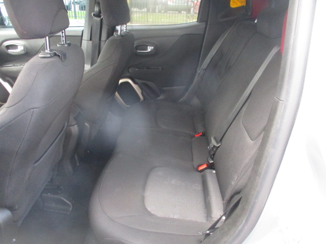 Used 2016 Jeep Renegade Latitude FWD image 21