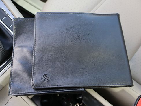 Used 2016 Volkswagen Golf SE image 30