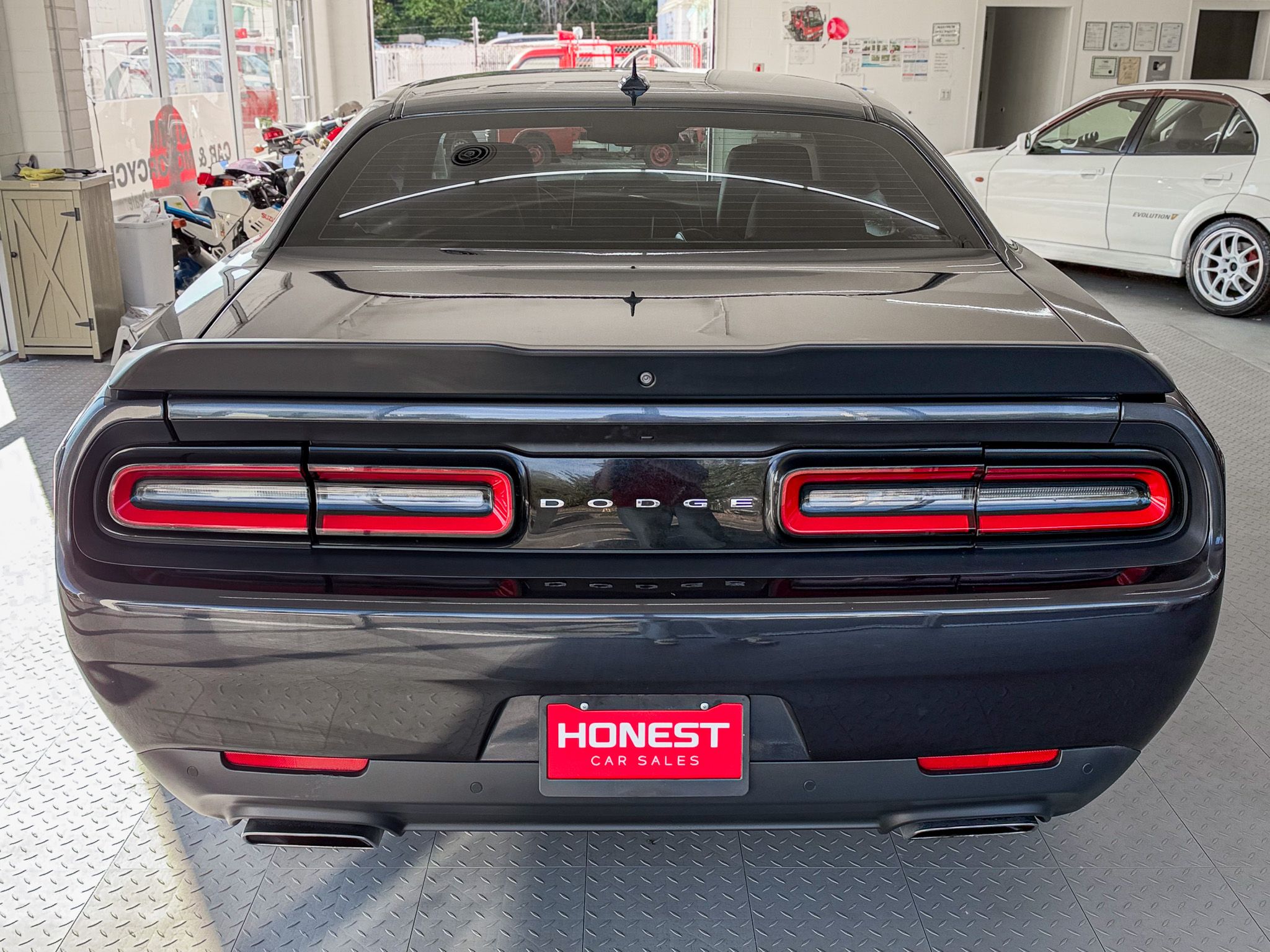 Used 2016 Dodge Challenger R/T RWD image 5