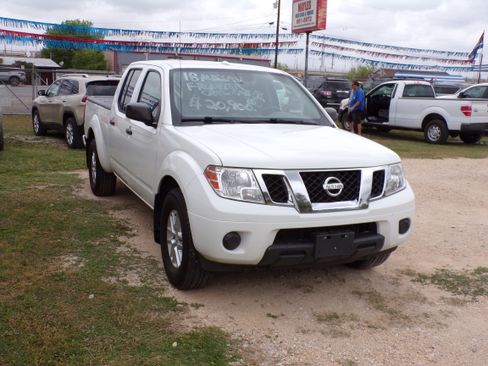 Used 2018 Nissan Frontier SV image 5