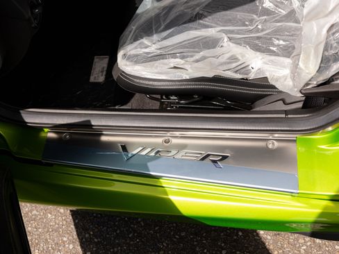 Used 2017 Dodge Viper GTC image 90